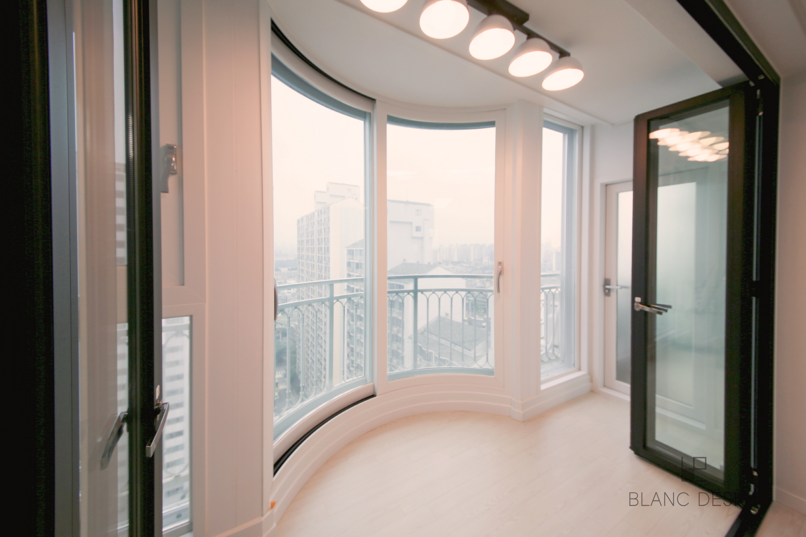 /user/b/blanc/editor/2110/0f71d0ac5e3f37bfb6cd0222e52f5f54_1634548689_6245.jpg 이미지크게보기